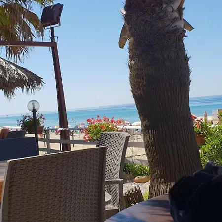 Tra Mare E Collina C'e Belmare Daire