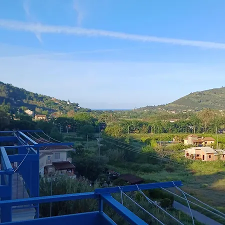 Tra Mare E Collina C'e Belmare
